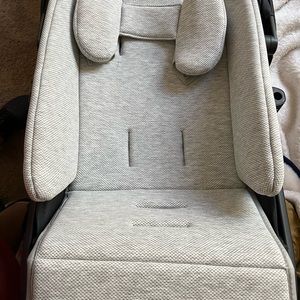 LIKE NEW UPPABABY INFANT SNUGSEAT
